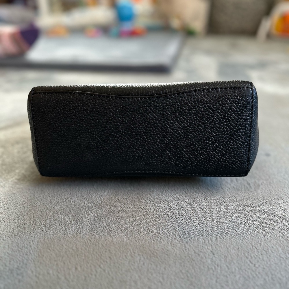 Tory Burch McGraw Pebbled Leather Bucket Bag | Black | Gold Hardware - Picture 3 of 15